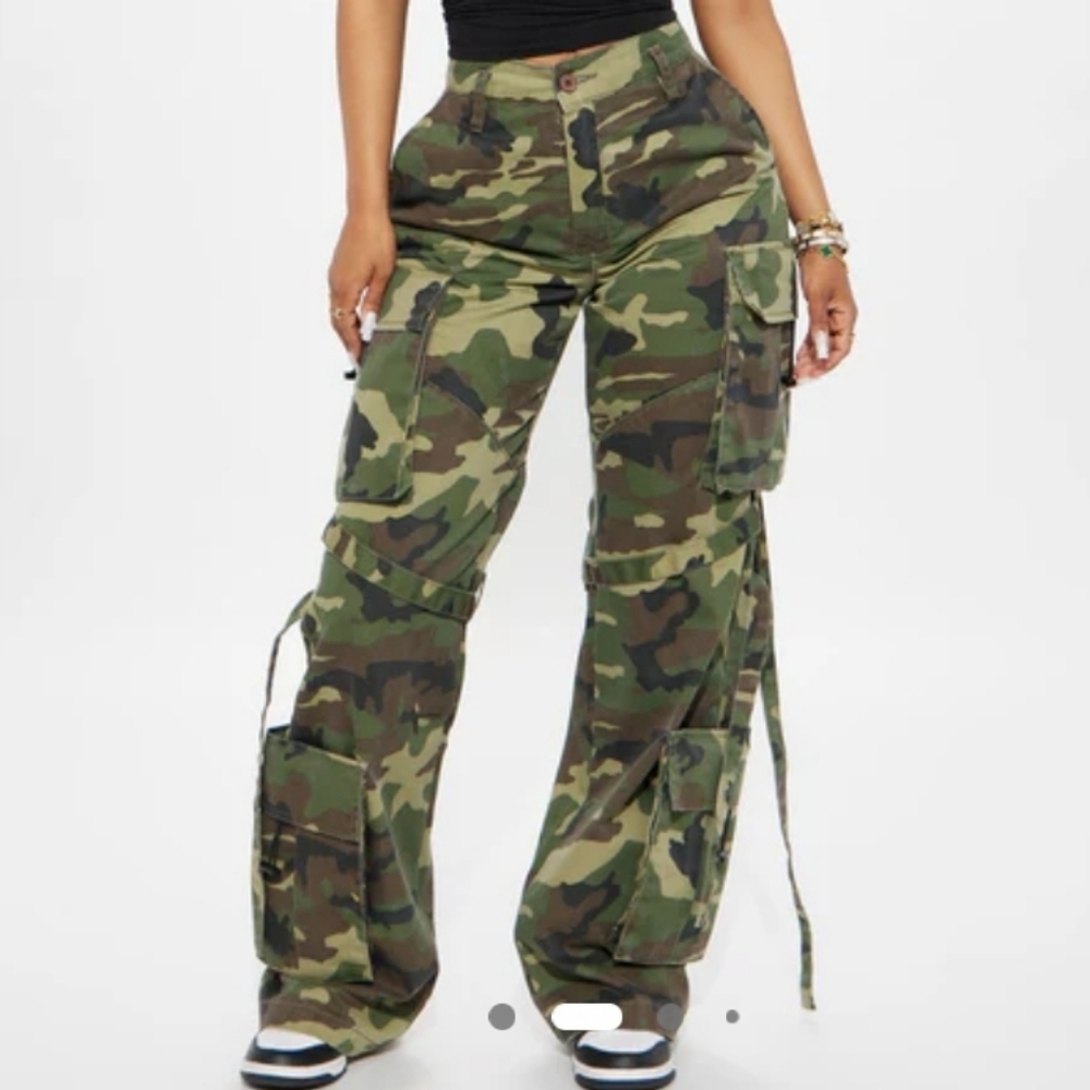 Fashion Nova Level You Up Camo Cargo Pants - Size XS NWT